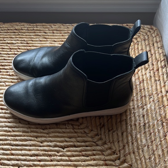 Michael Kors High Top Slip On Sneaker, Black, Size 7 1/2 - Picture 2 of 4